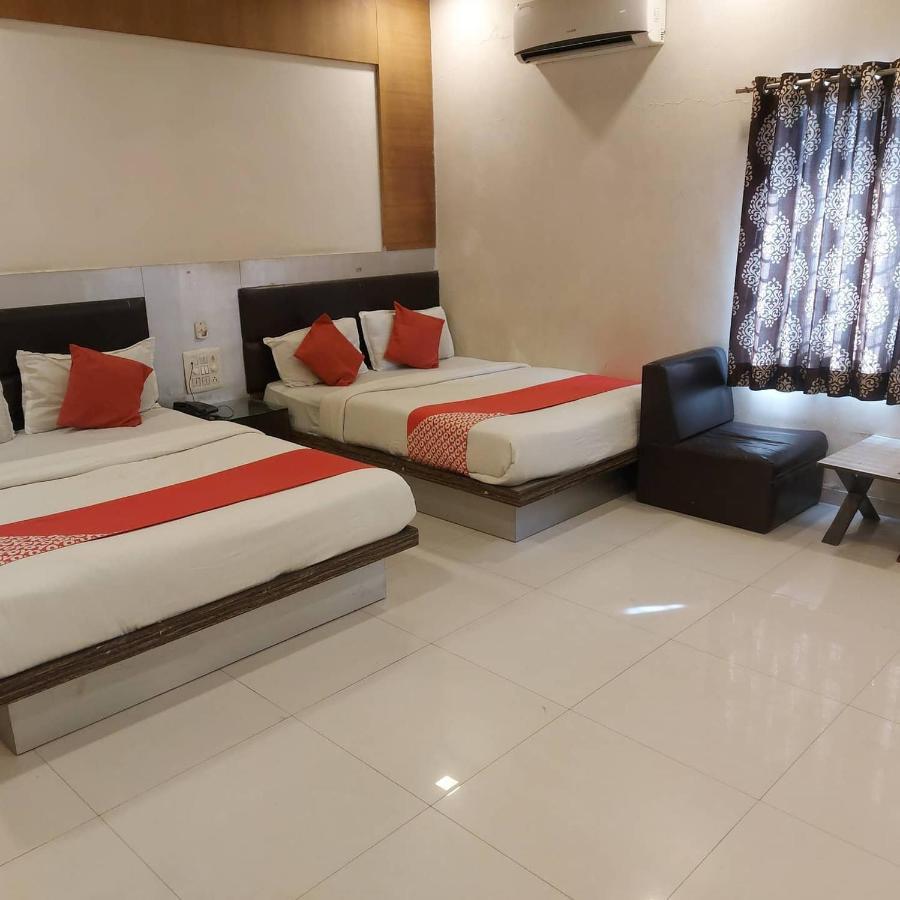 Hotel Shreenath Ahmedabad Exterior photo